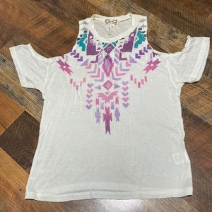Cute tribal style shirt with open shoulders and sleeves